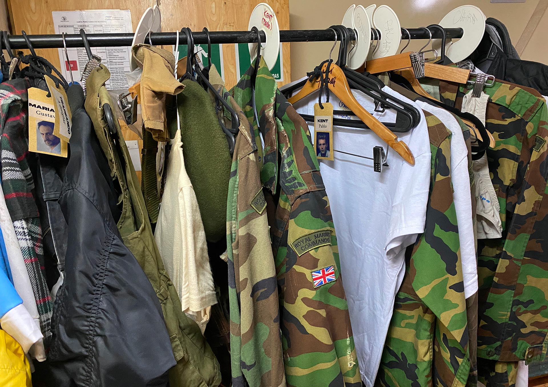 Look alternativo de Los Ojos del Abismo, vestuario por Niki Trash