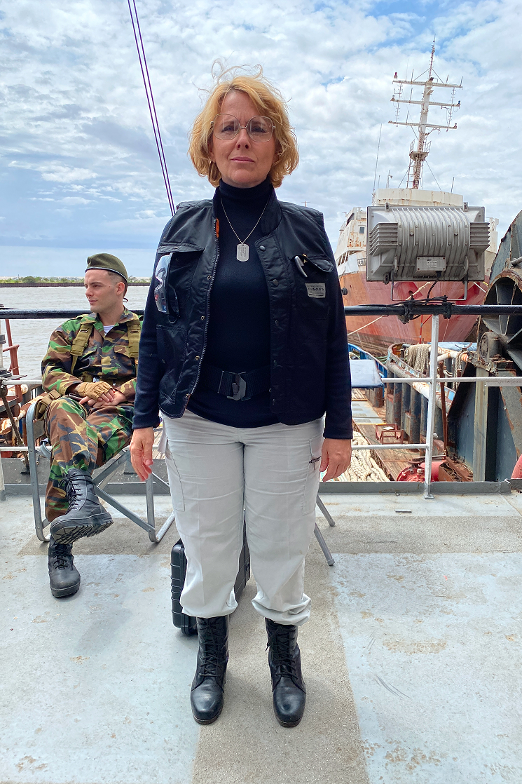 Detalle de look urbano, Los Ojos del Abismo